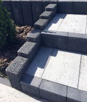 Obrzeze_Modern_grafitowy_gladki_Palisada_Zen_grafitowy_utwardany_Polbruk_Linea_jasnoszary_trawertyn