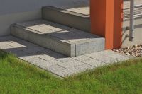 Obrzeze_chodnikowe_szary_gladki_Complex_szary_plukany_2